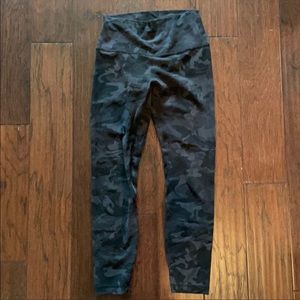 Lululemon Align pant 25” in black camo